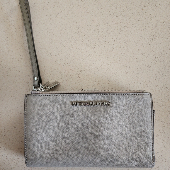Authentic Michael Kors Gray Saffiano Leather Wristlet Wallet - Picture 1 of 6
